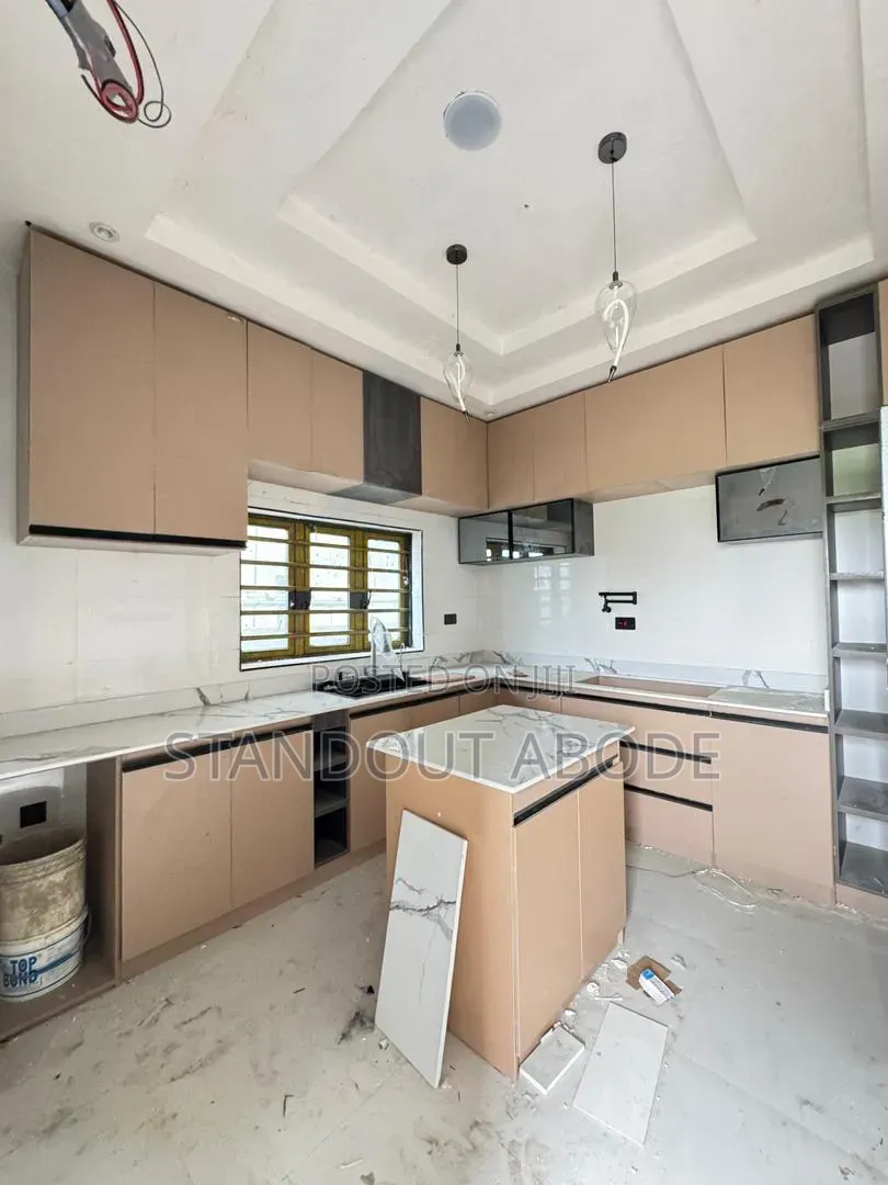 5bdrm Duplex in In An Estate, Ogunlana for sale in Ogunlana