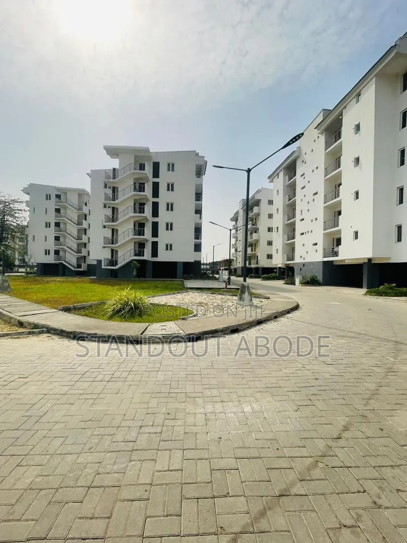 4bdrm Maisonette in Serene And Prime, Ilupeju Industrial Estate in Ilupeju Industrial Estate