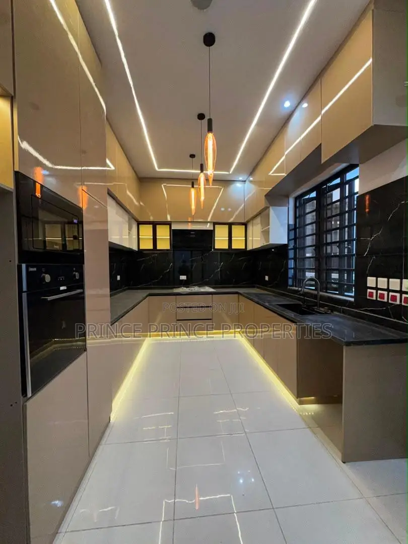 Furnished 5bdrm Duplex in Thomas Estate for sale in Thomas Estate