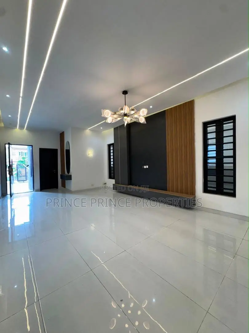 Furnished 5bdrm Duplex in Thomas Estate for sale in Thomas Estate
