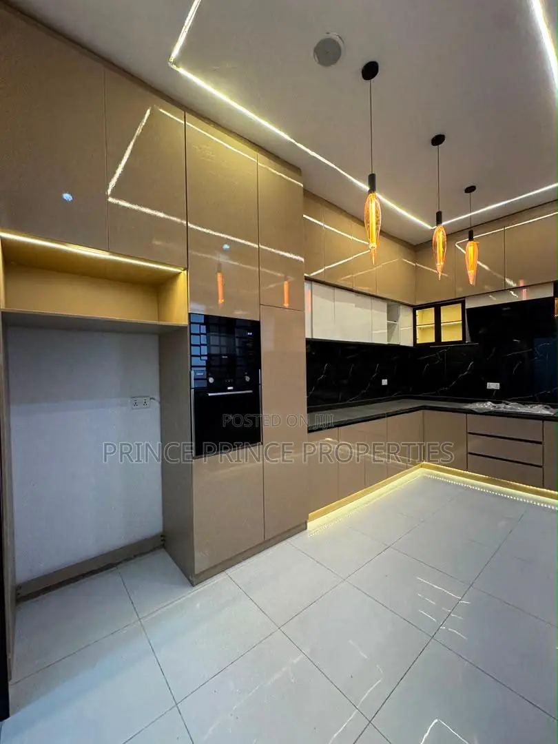 Furnished 5bdrm Duplex in Thomas Estate for sale in Thomas Estate