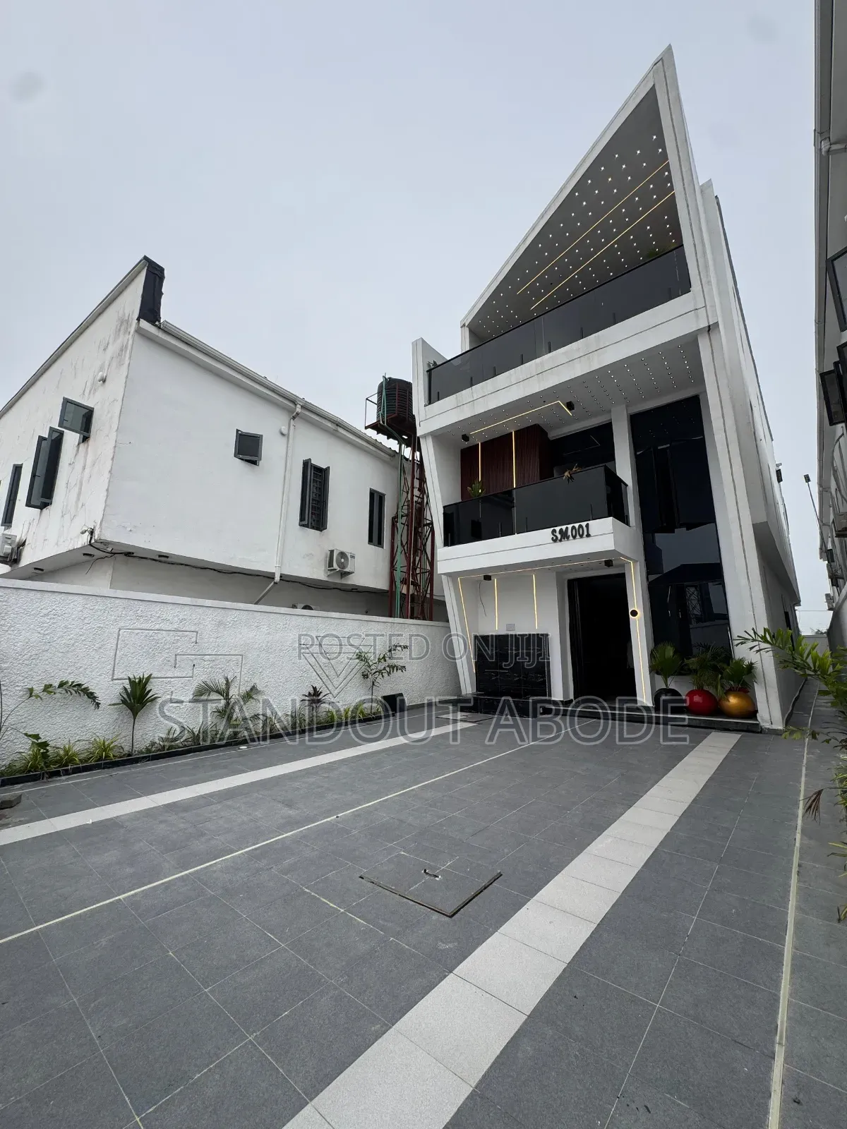 5bdrm Duplex in In An Esestate, Ikate for sale in Ikate