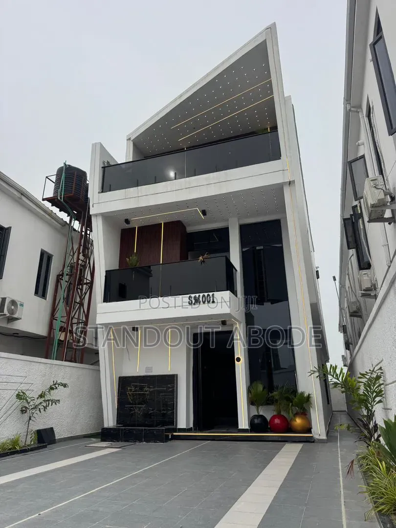 5bdrm Duplex in In An Esestate, Ikate for sale in Ikate