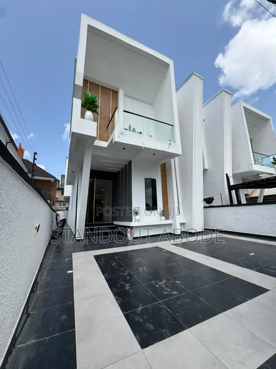 5bdrm Duplex in In An Estate for sale in Thomas Estate