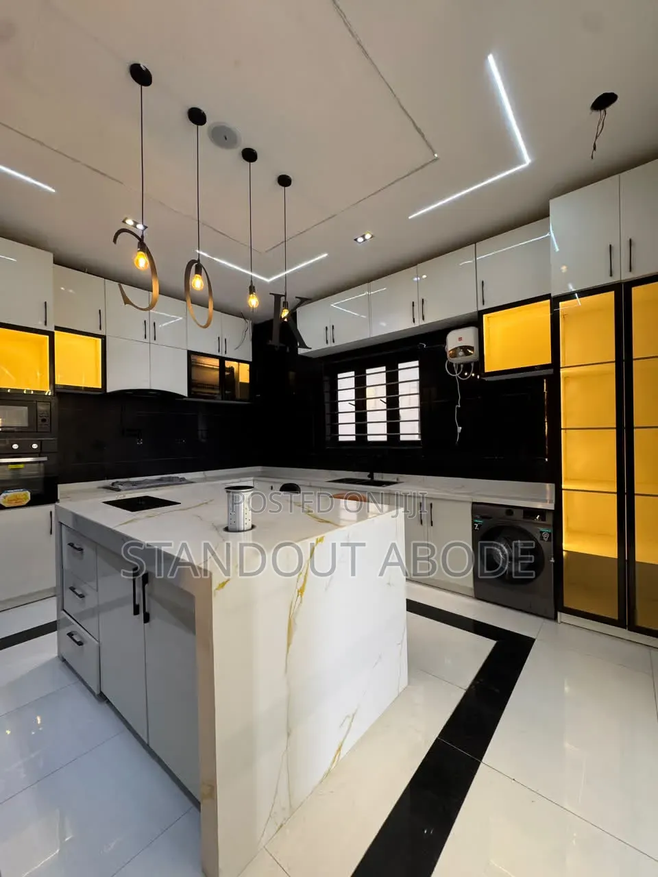 5bdrm Duplex in In An Estate for sale in Thomas Estate