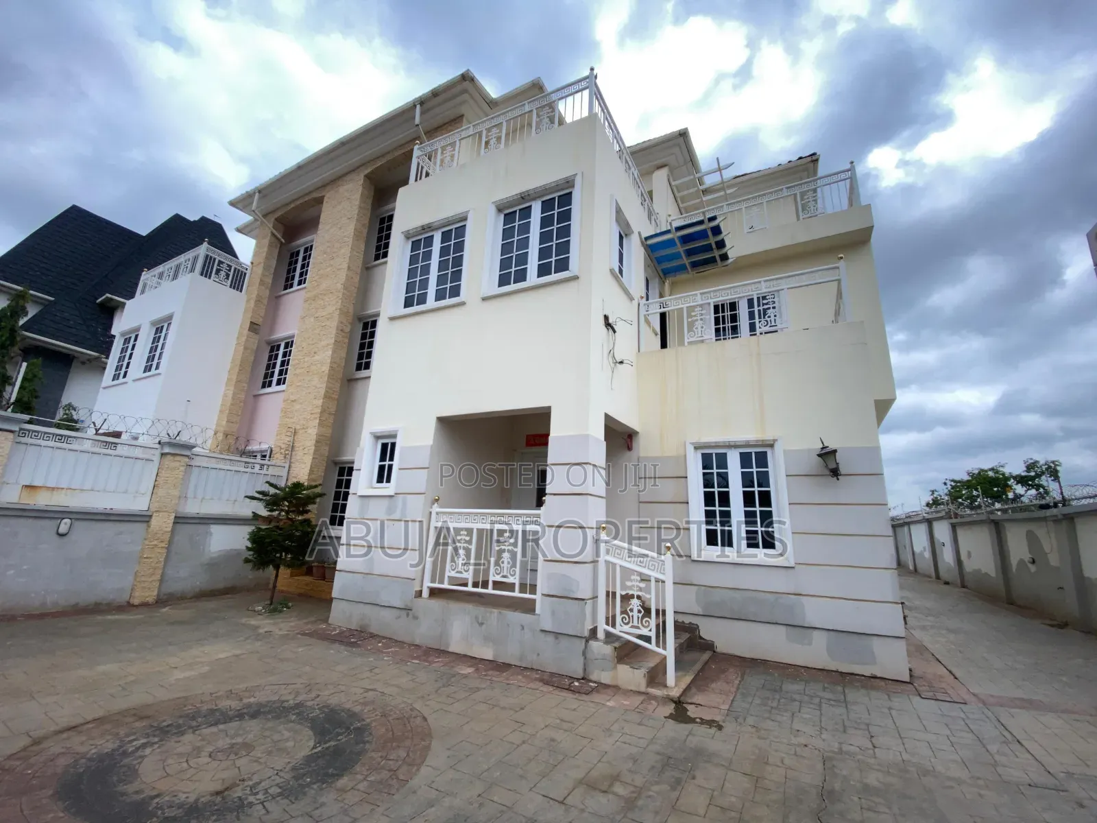 5bdrm Duplex in Wuye for sale in Wuye
