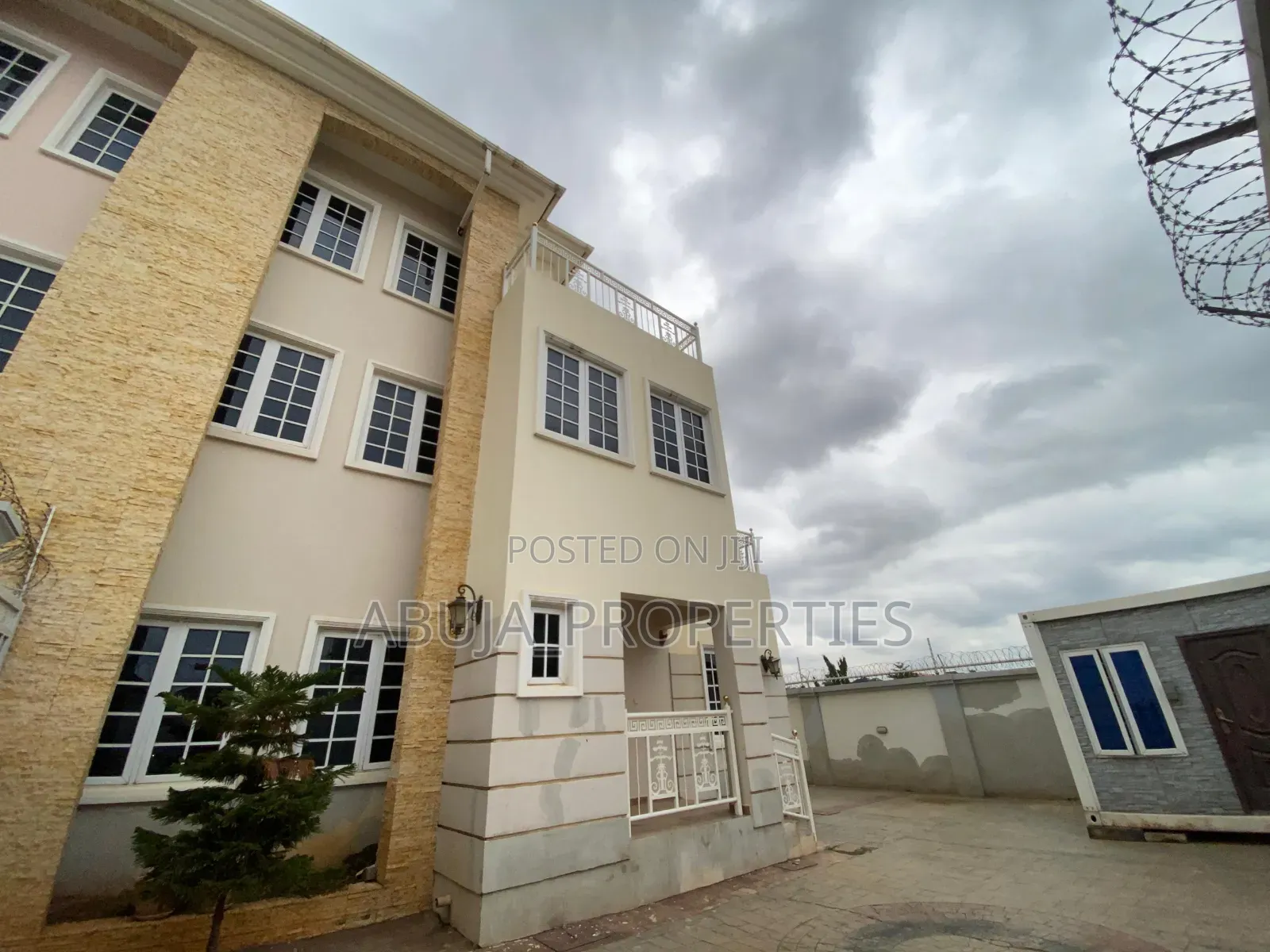 5bdrm Duplex in Wuye for sale in Wuye