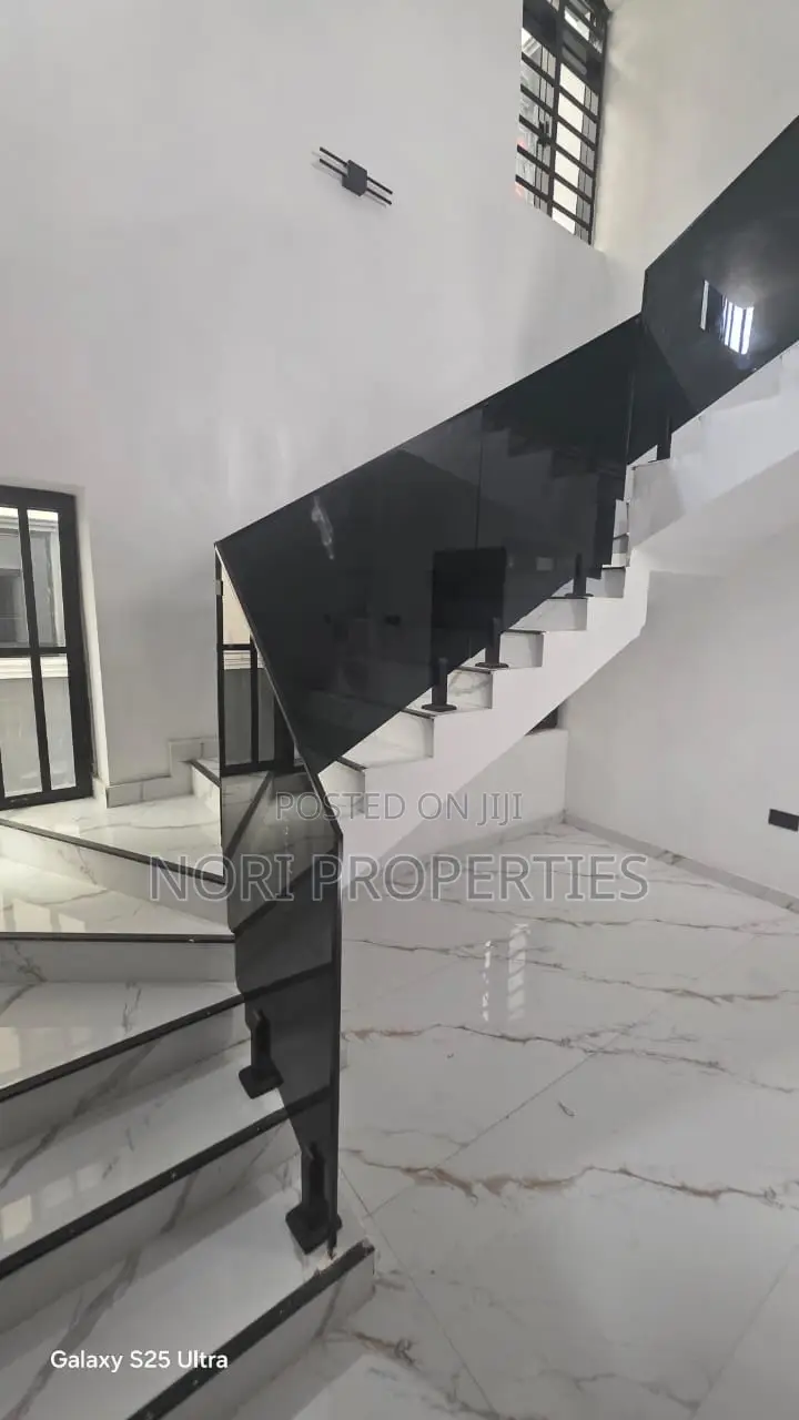 Furnished 4bdrm Penthouse in Old Bodija Estate for sale in Bodija