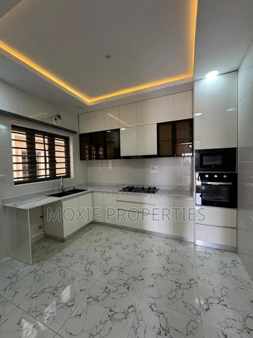 3bdrm Bungalow in Celebration Green, Eleko for sale in Eleko