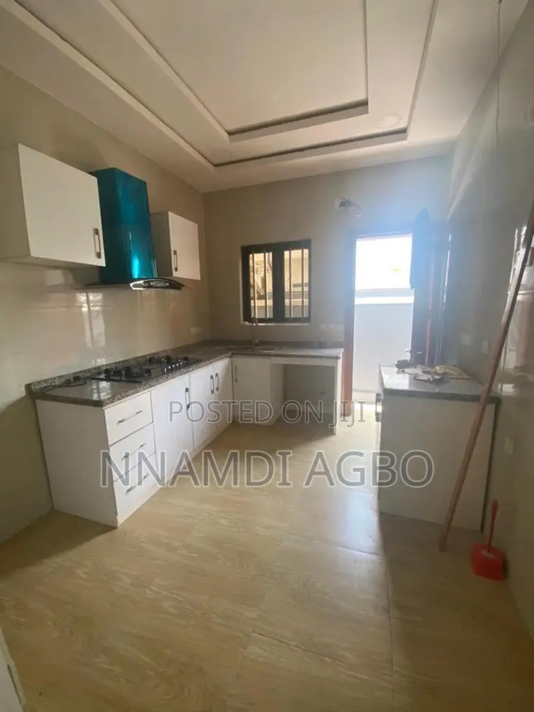 4bdrm Duplex in Agungi for rent in Agungi