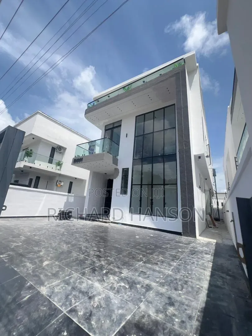 5bdrm Duplex in In Chevron for sale in Chevron