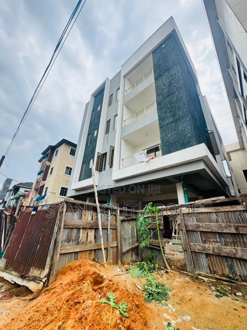 3bdrm Apartment in In A Secure Location, Adekunle for sale in Adekunle