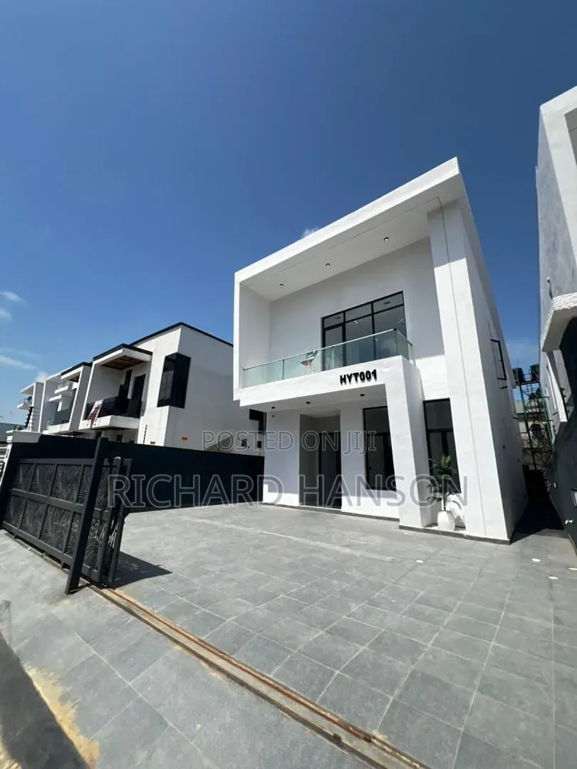 5bdrm Duplex in In Chevron for sale in Chevron