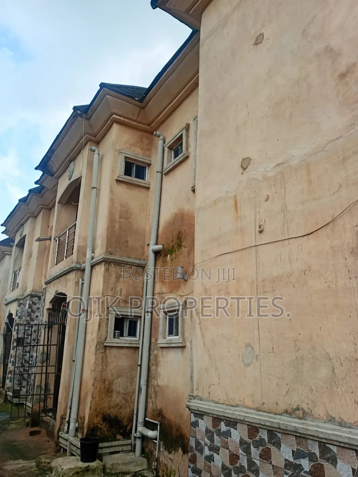 13bdrm Block of Flats in Ojik Properties., Owerri for sale in Owerri