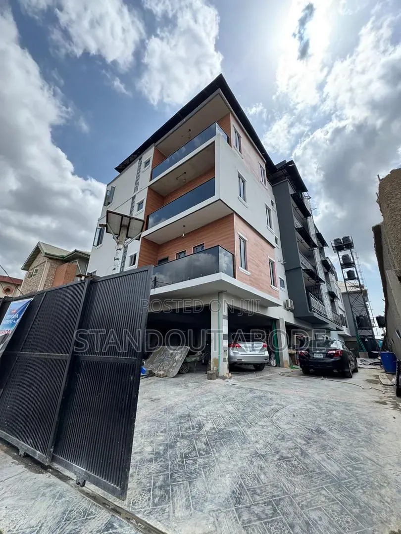3bdrm Apartment in In A Gated Community, Adekunle for sale in Adekunle