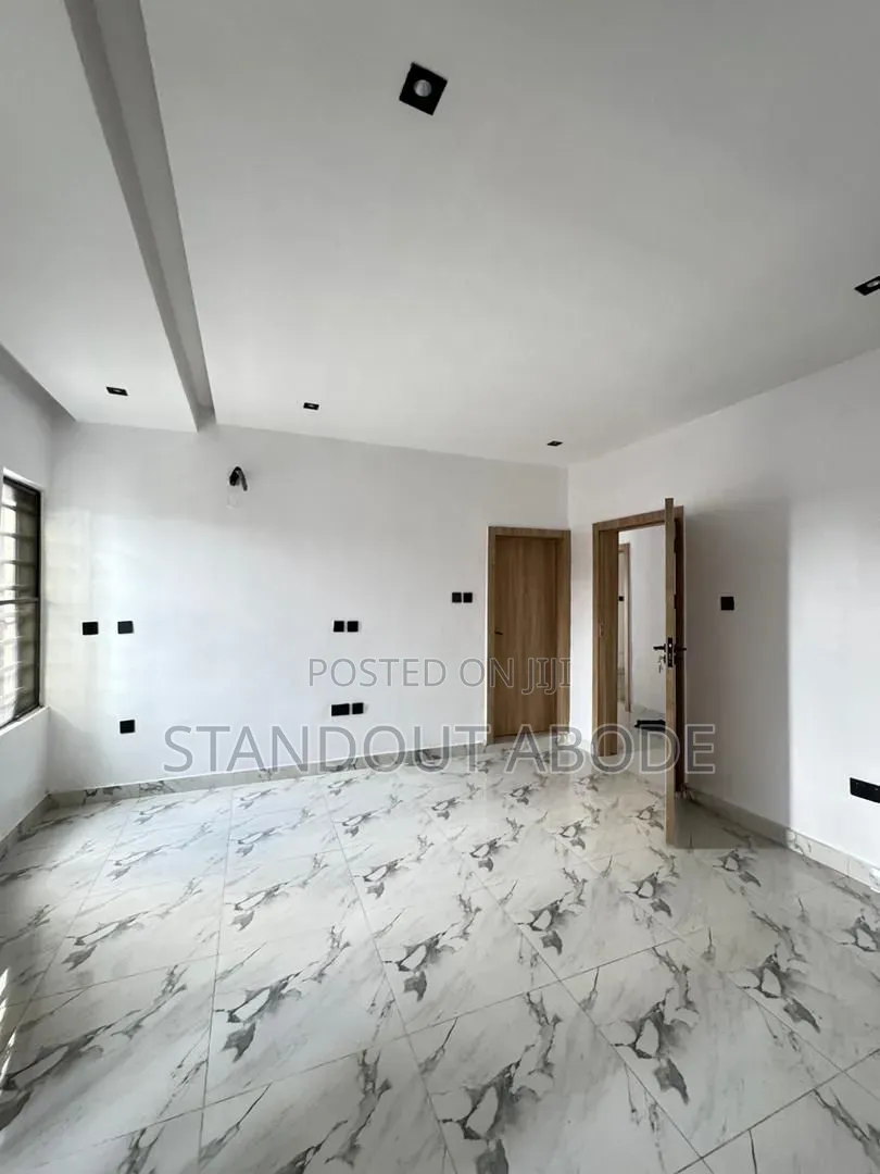 3bdrm Apartment in In A Gated Community, Adekunle for sale in Adekunle