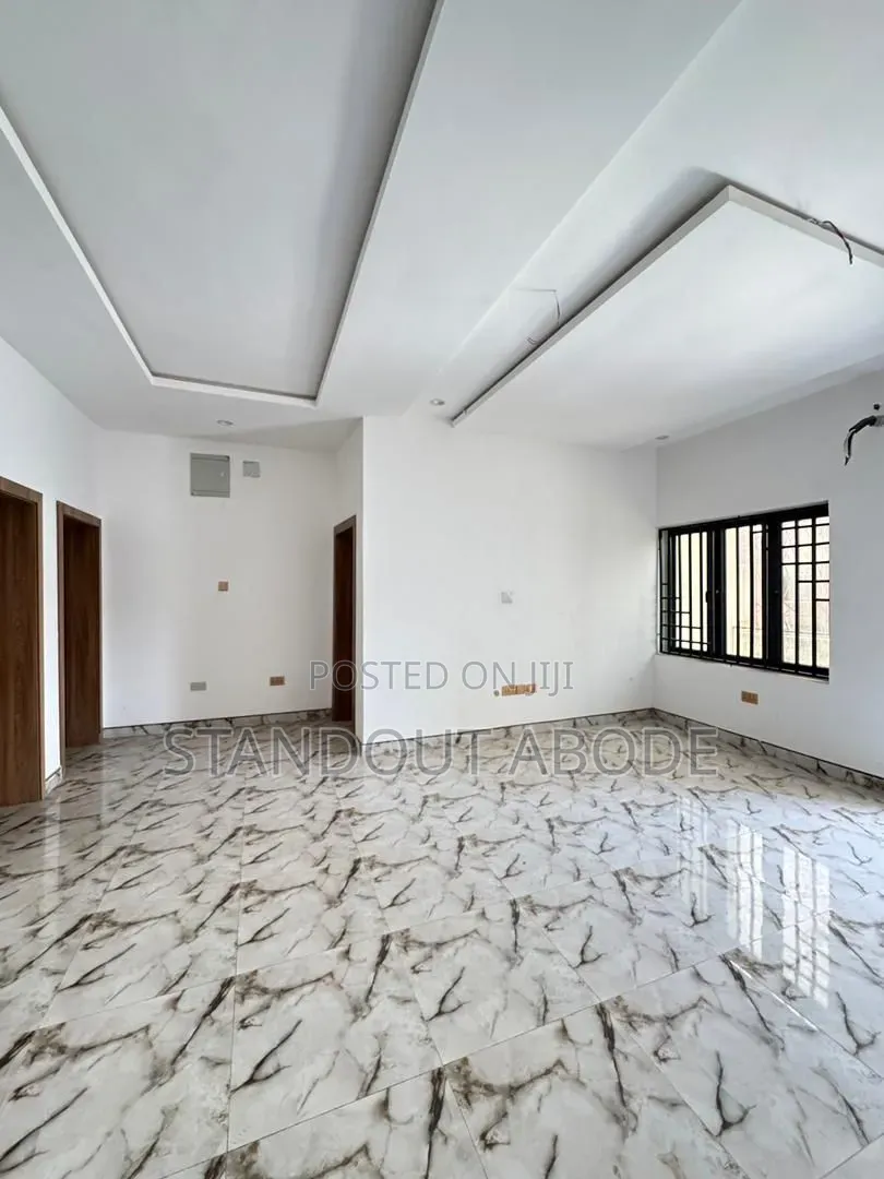 3bdrm Apartment in In A Gated Community, Adekunle for sale in Adekunle