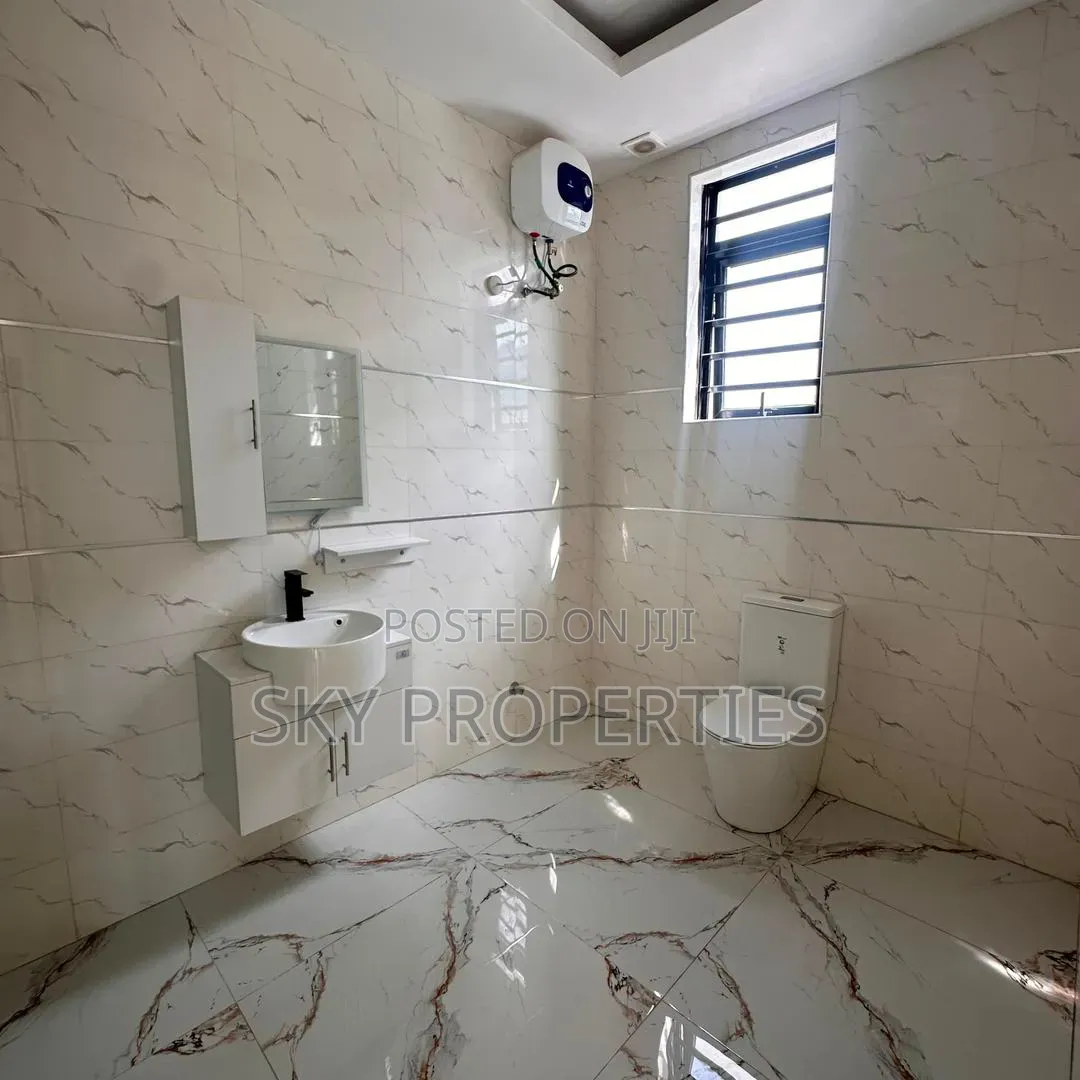 5bdrm Duplex in Lekki for sale in Lekki Phase 1