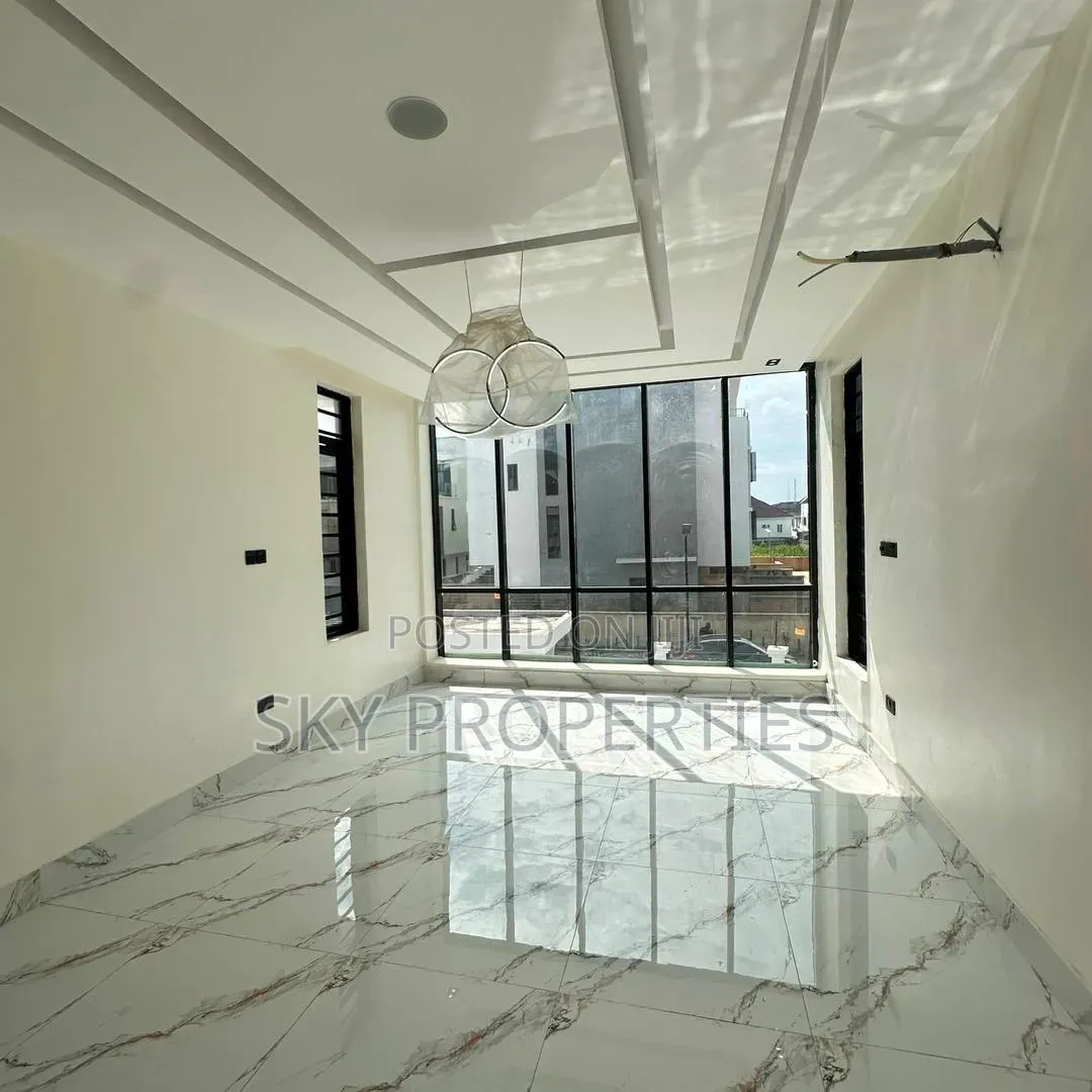 5bdrm Duplex in Lekki for sale in Lekki Phase 1