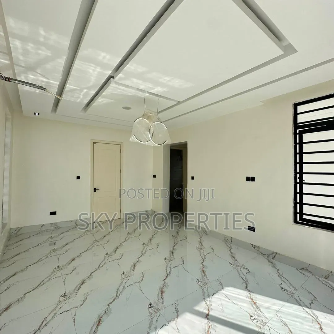 5bdrm Duplex in Lekki for sale in Lekki Phase 1