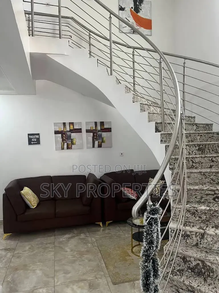 10bdrm House in Fhase1, Lekki Phase 1 for sale in Lekki Phase 1