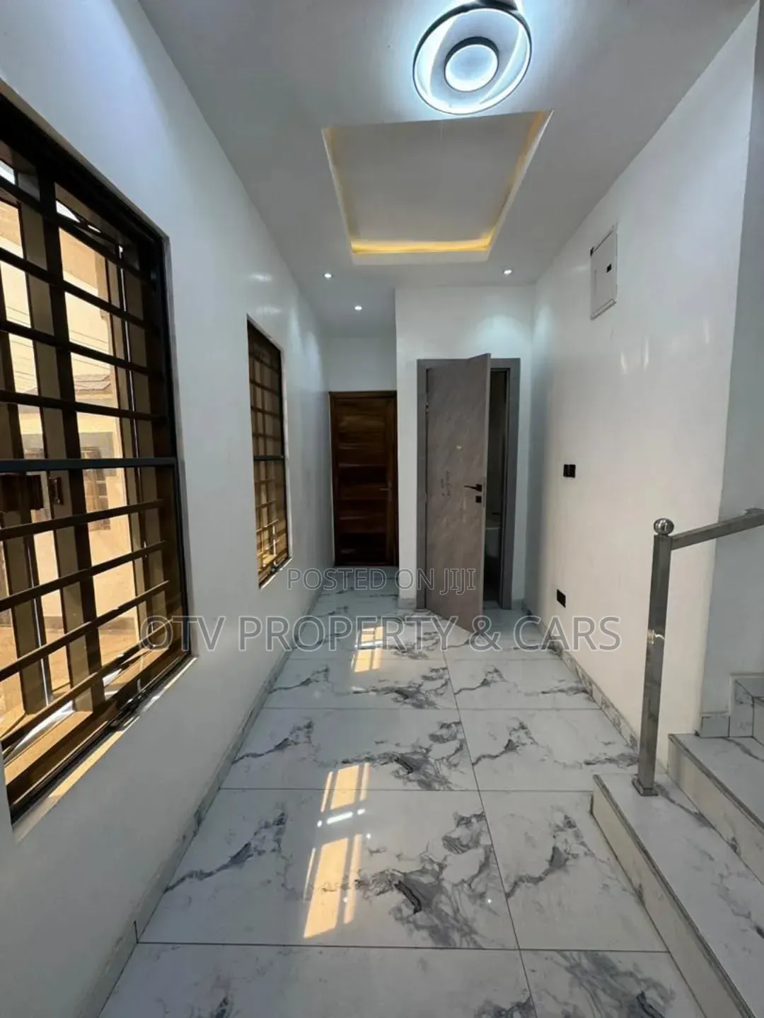 Furnished 5bdrm Duplex in Chevron for sale in Chevron