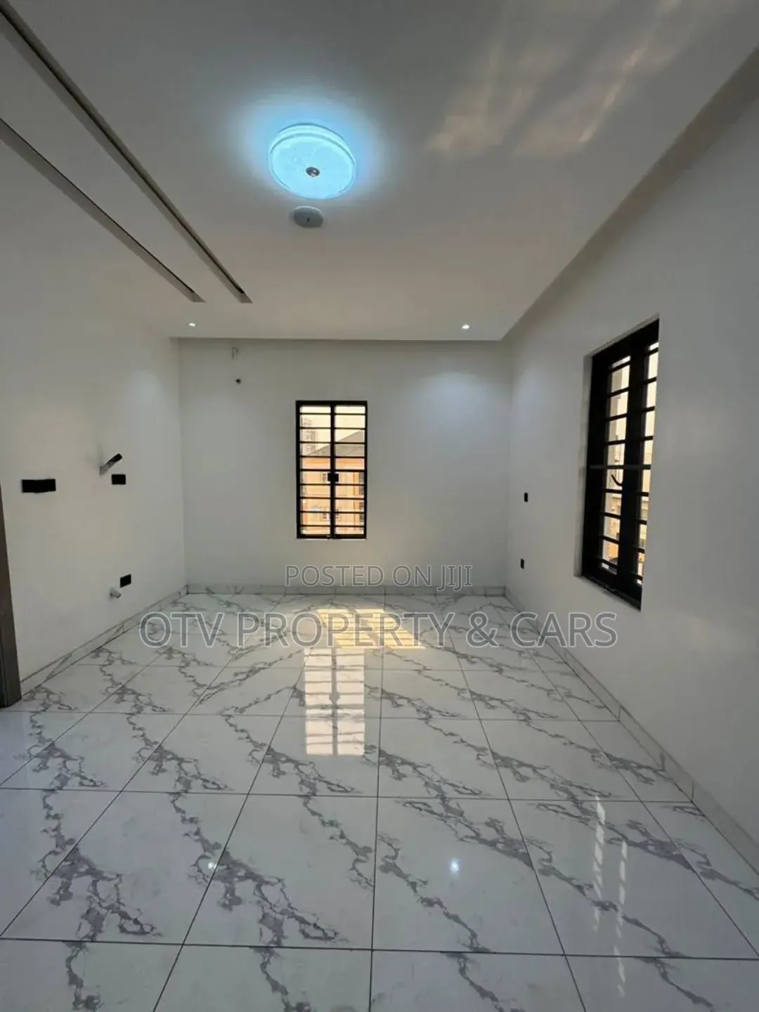 Furnished 5bdrm Duplex in Chevron for sale in Chevron