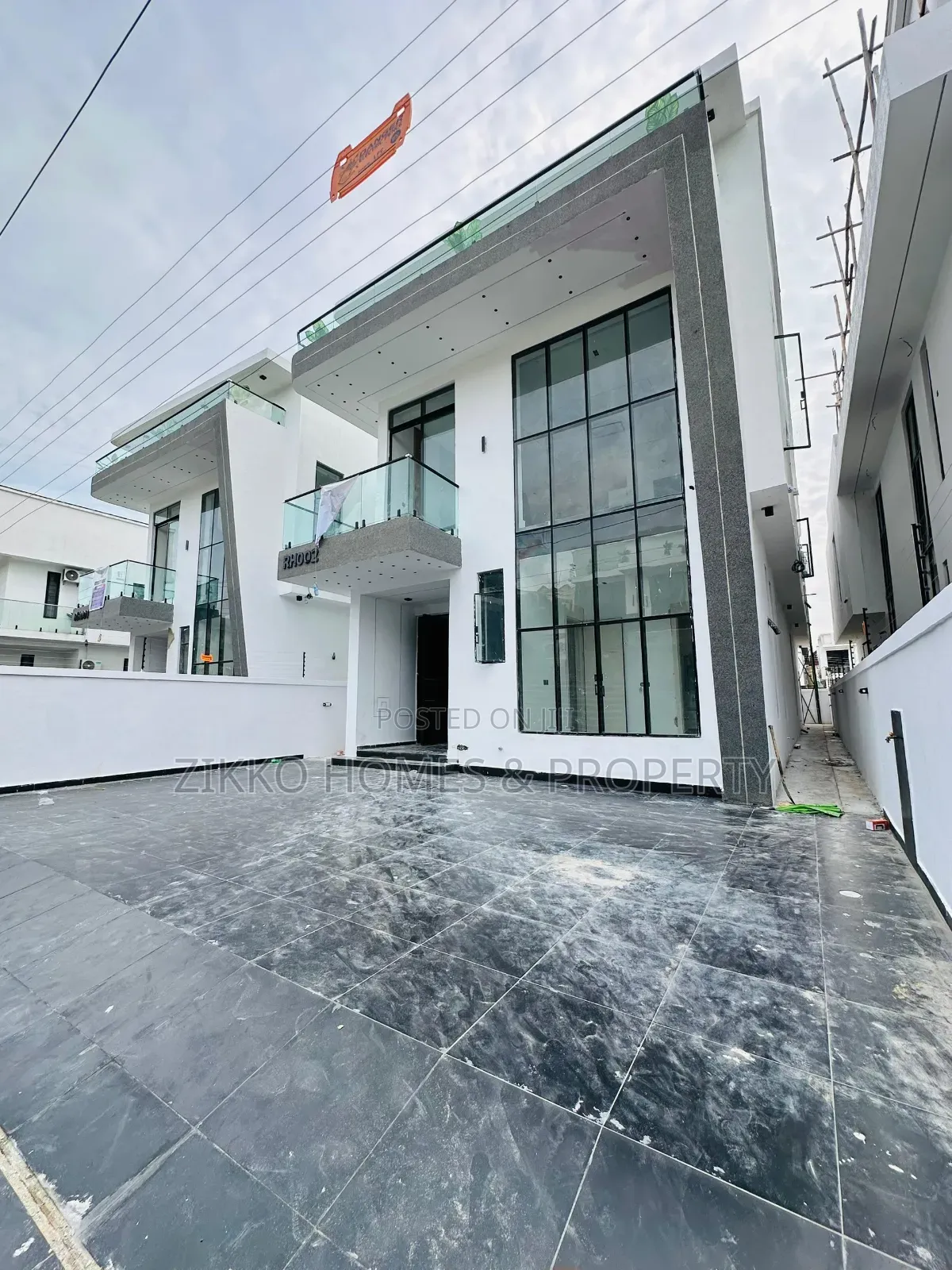 5bdrm Duplex in Chevron for sale in Chevron