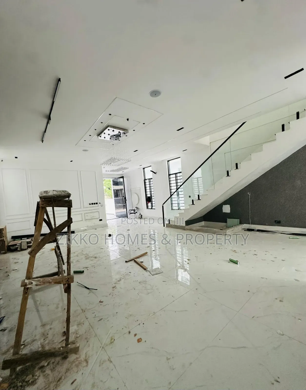 5bdrm Duplex in Chevron for sale in Chevron