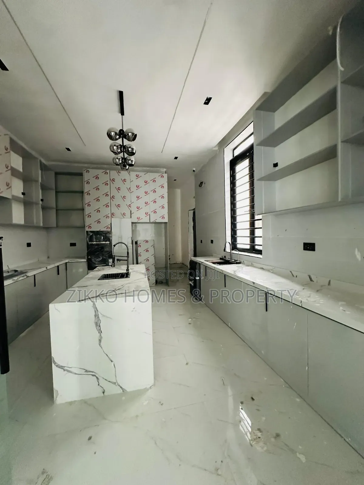 5bdrm Duplex in Chevron for sale in Chevron