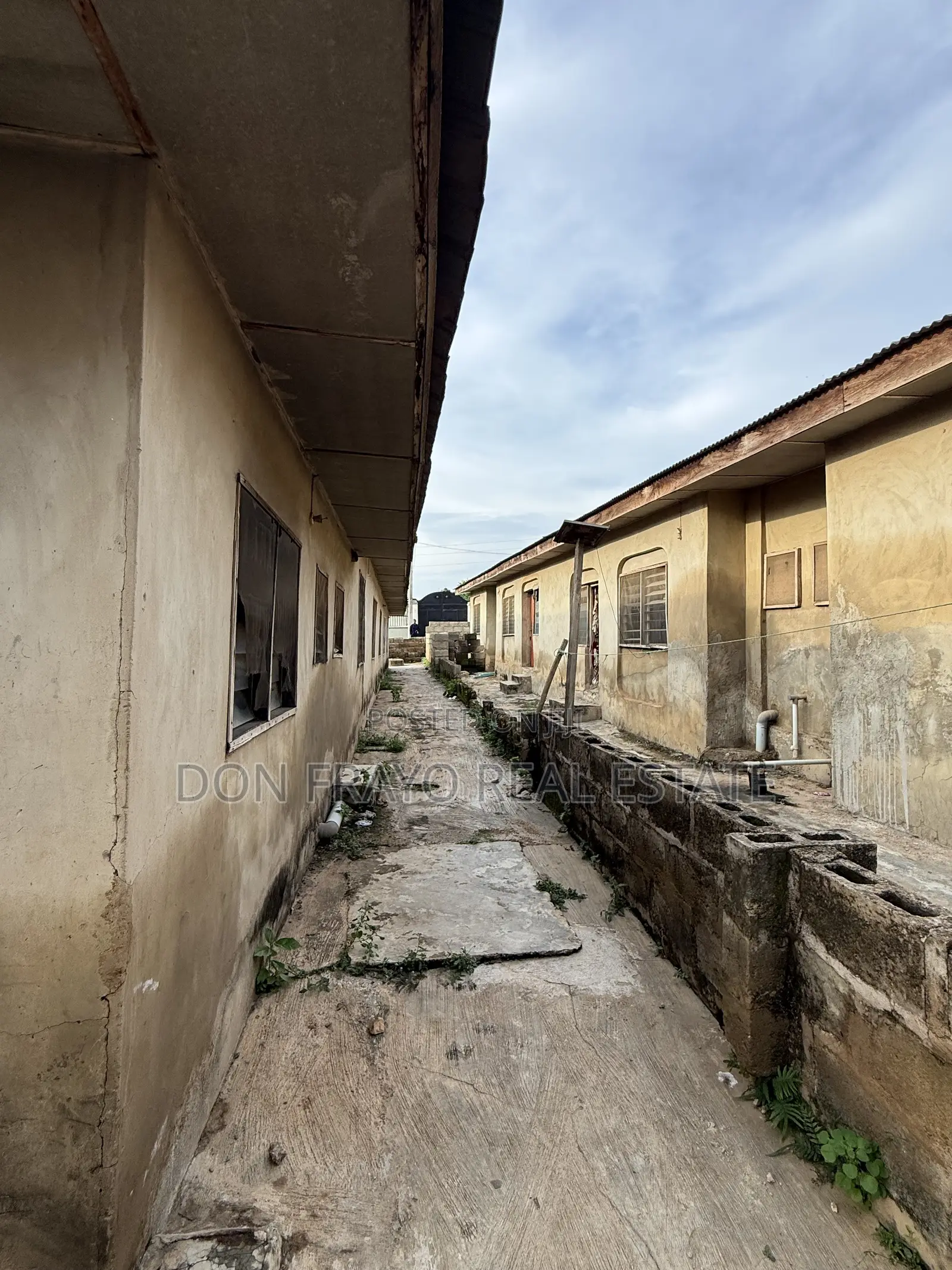 8bdrm Bungalow in Arowona Estate Soka for sale in Soka