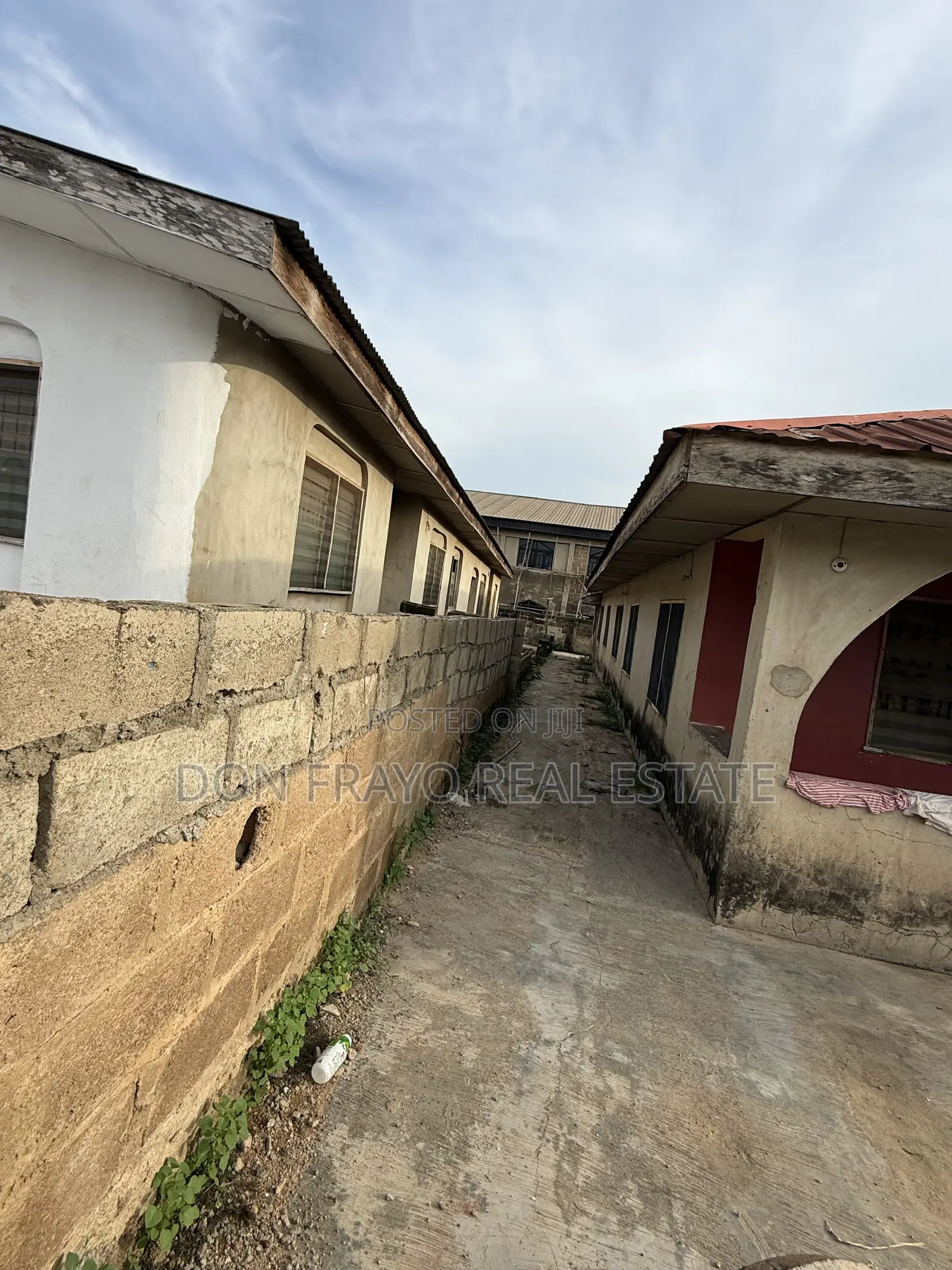 8bdrm Bungalow in Arowona Estate Soka for sale in Soka