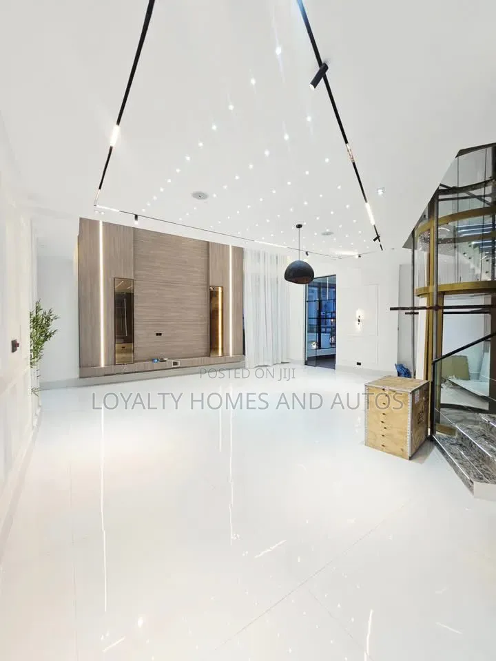 5bdrm Duplex in Chevron for sale in Chevron