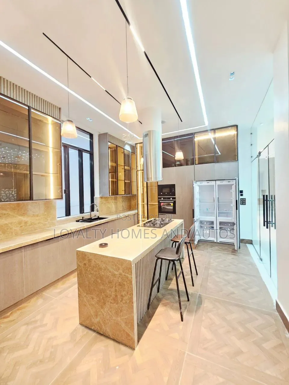 5bdrm Duplex in Chevron for sale in Chevron
