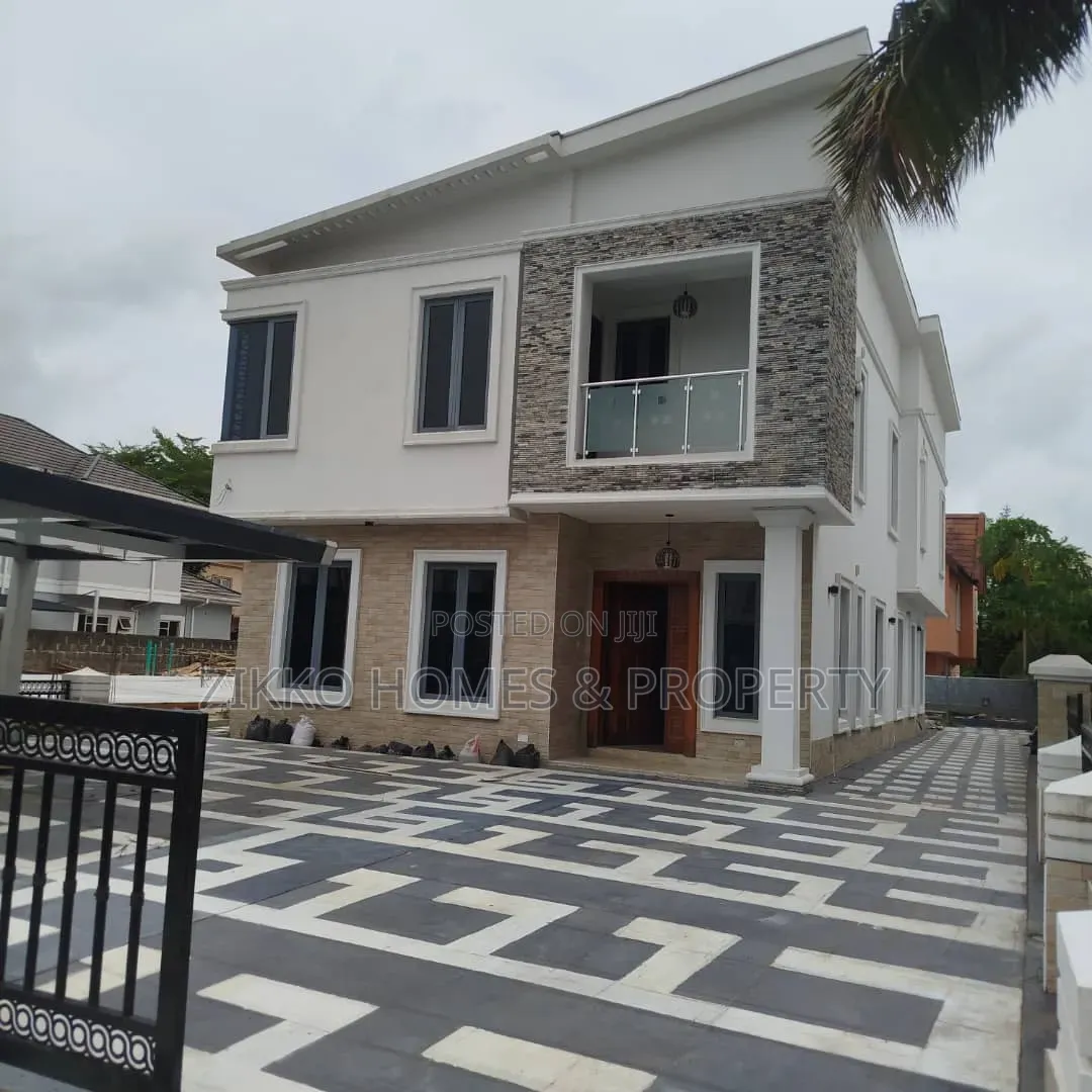 5bdrm Duplex in Carlton Gate, Chevron for sale in Chevron