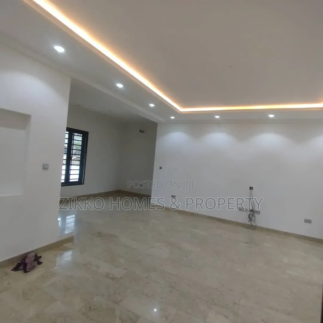 5bdrm Duplex in Carlton Gate, Chevron for sale in Chevron