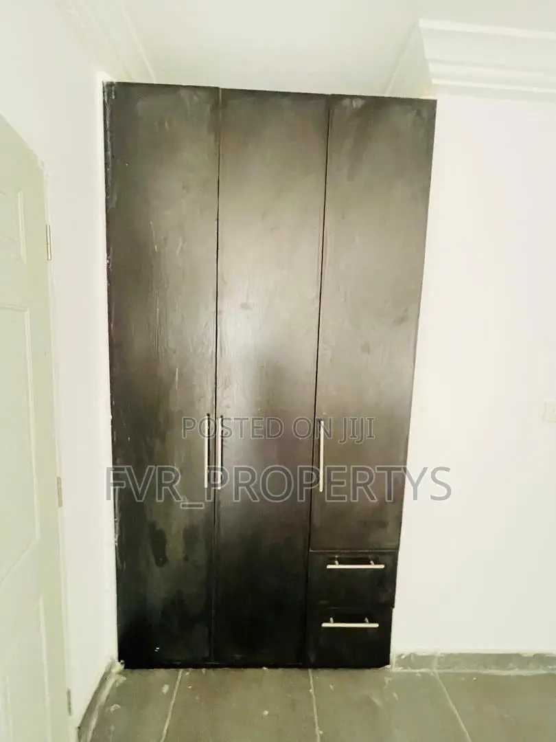 2bdrm Block of Flats in Lekky County, Ikota for rent in Ikota