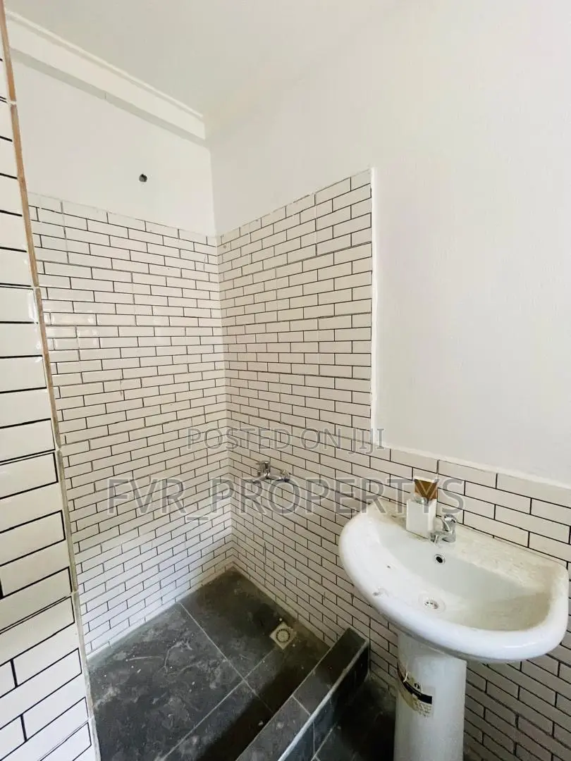 2bdrm Block of Flats in Lekky County, Ikota for rent in Ikota