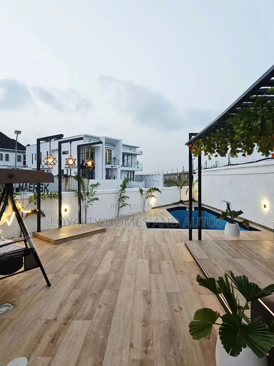 5bdrm Duplex in Chevron for sale in Chevron