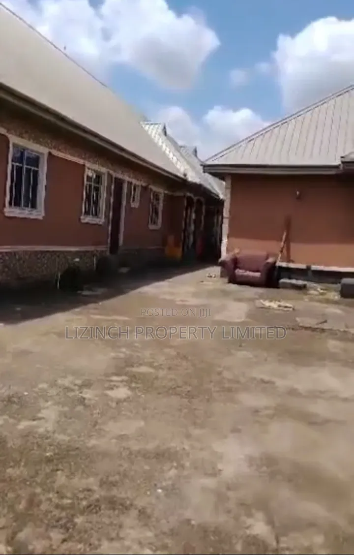 12bdrm Block of Flats in Benin City for sale in Benin City