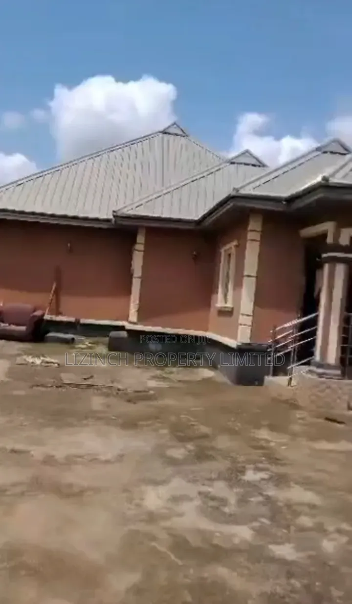 12bdrm Block of Flats in Benin City for sale in Benin City