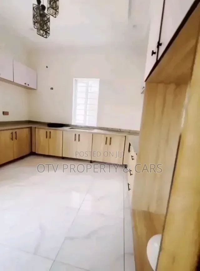Furnished 3bdrm Bungalow in Awoyaya for sale in Awoyaya