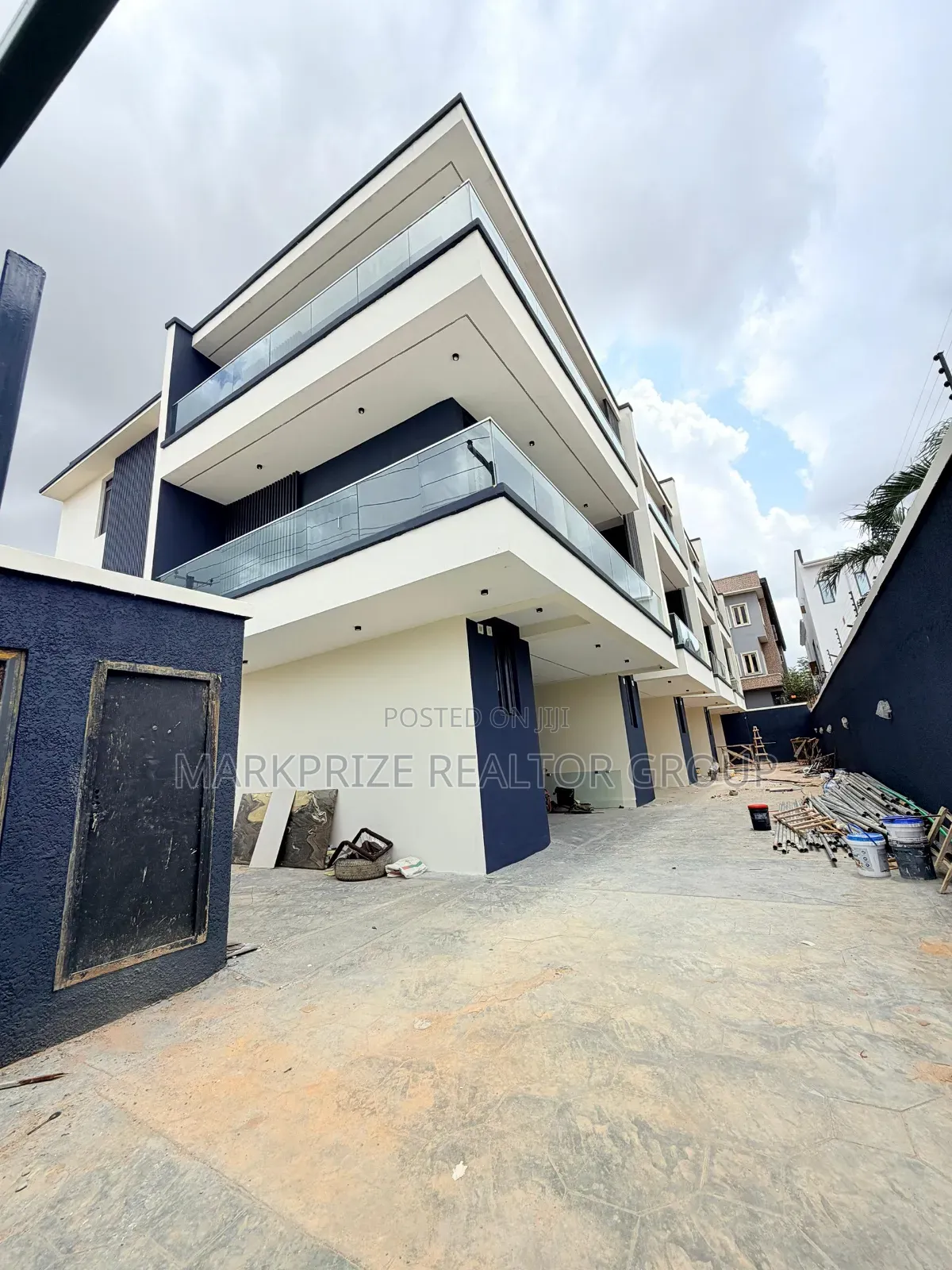 4bdrm Duplex in Ogudu Gra for sale in Ogudu GRA