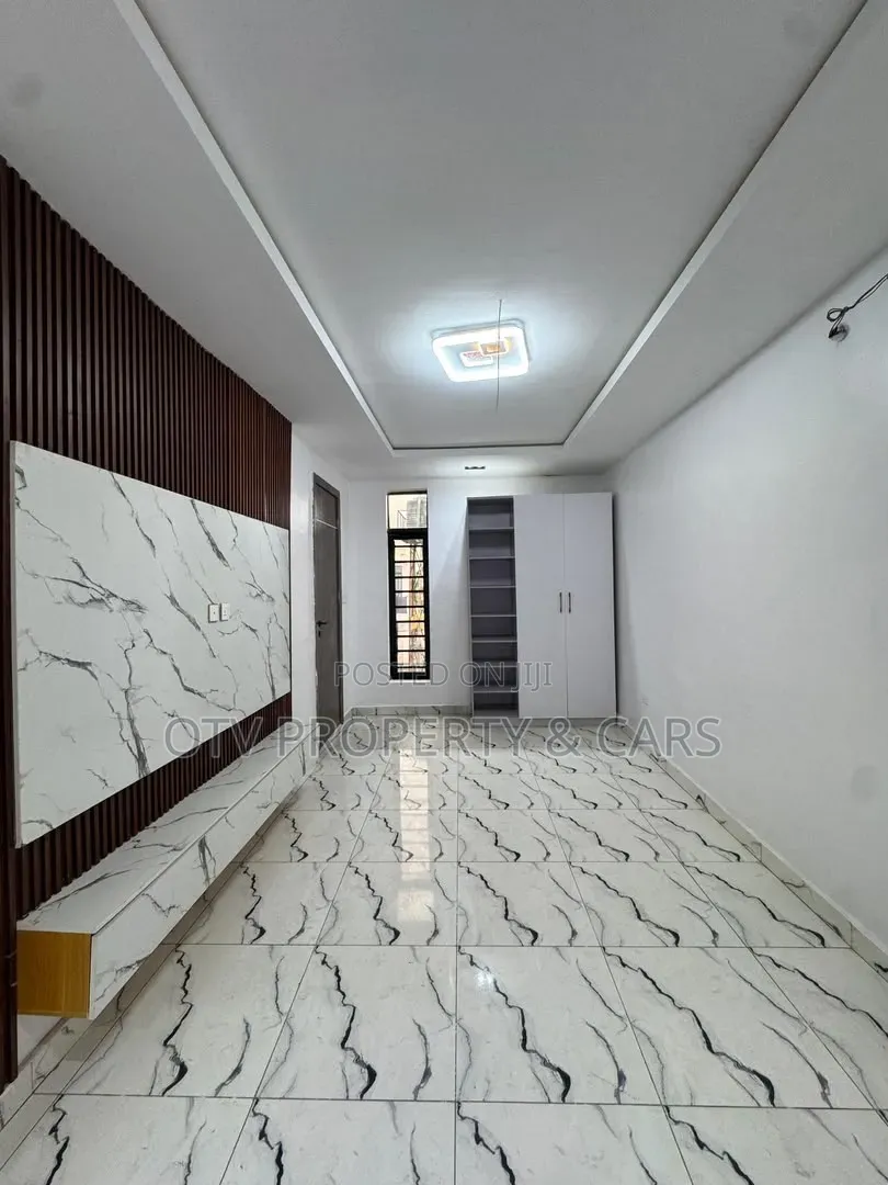 4bdrm Duplex in Ikota for sale in Ikota