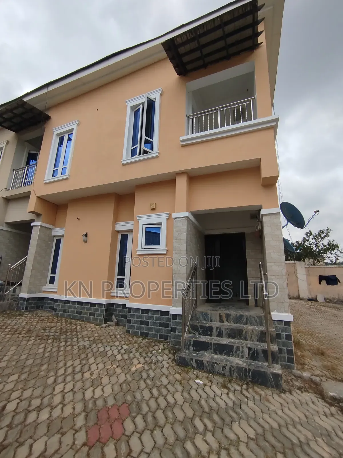 4bdrm Duplex in Apo for rent in Apo District