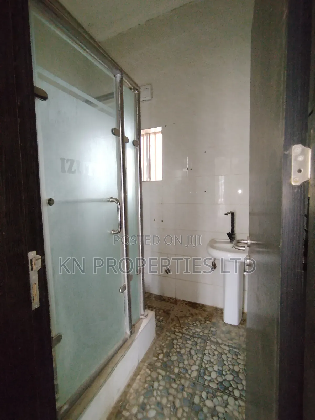 4bdrm Duplex in Apo for rent in Apo District