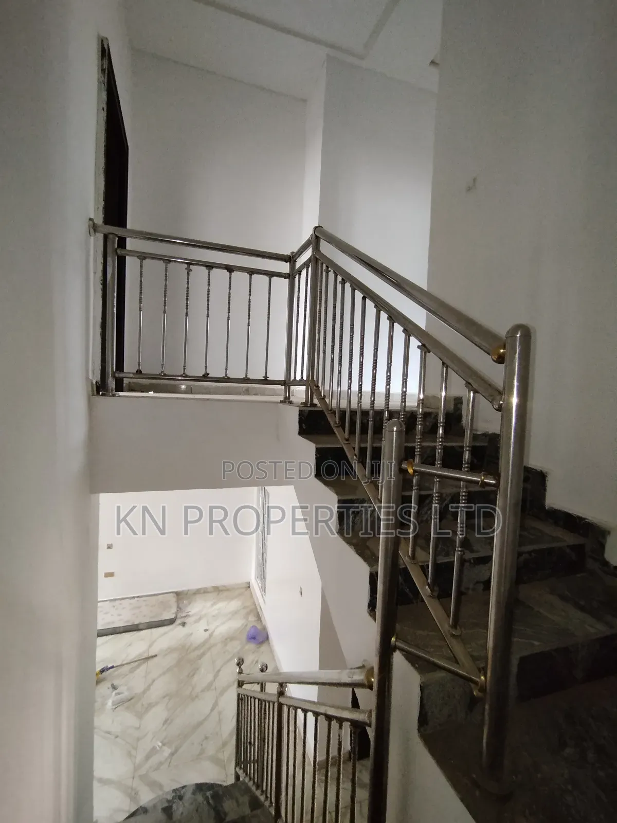 4bdrm Duplex in Apo for rent in Apo District
