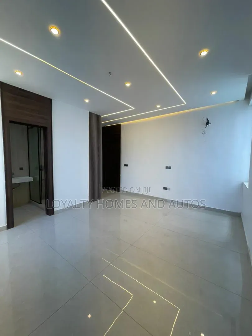 5bdrm Duplex in Adeniyi Jones for sale in Adeniyi Jones