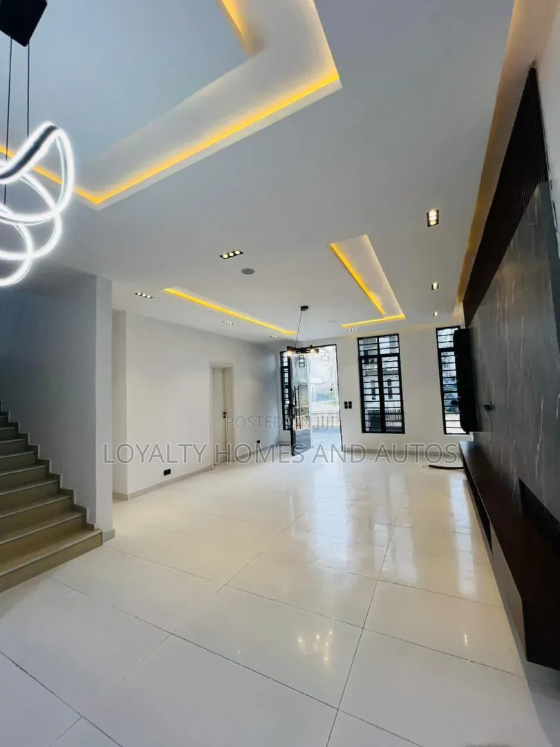 5bdrm Duplex in Adeniyi Jones for sale in Adeniyi Jones