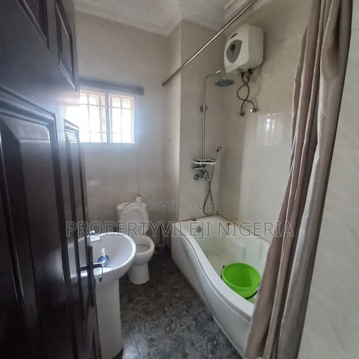 3bdrm Block of Flats in Kaura for sale in Kaura
